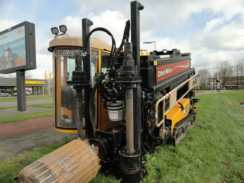 Vŕtacia súprava Ditch Witch pripravená na stavenisku